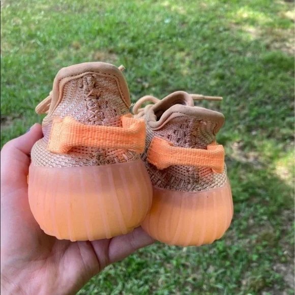YEEZY BOOST 350 V2 CLAY